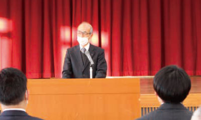挨拶をする関根組合長