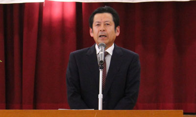 今年度の振り返りと次年度の販売に激励をする中村部会長